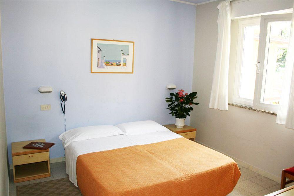 Albergo Ristorante Protti Каттолика Экстерьер фото